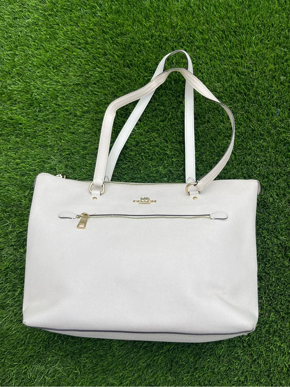 ✨ COACH Gallery Tote in Chalk Crossgrain Leather ✨